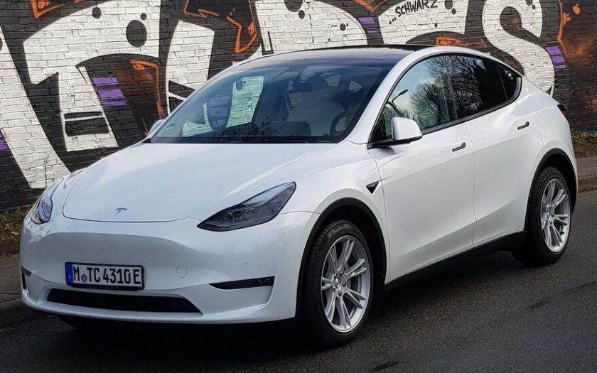 Elektroautos: Tesla Model Y Test Mit Furzkissen