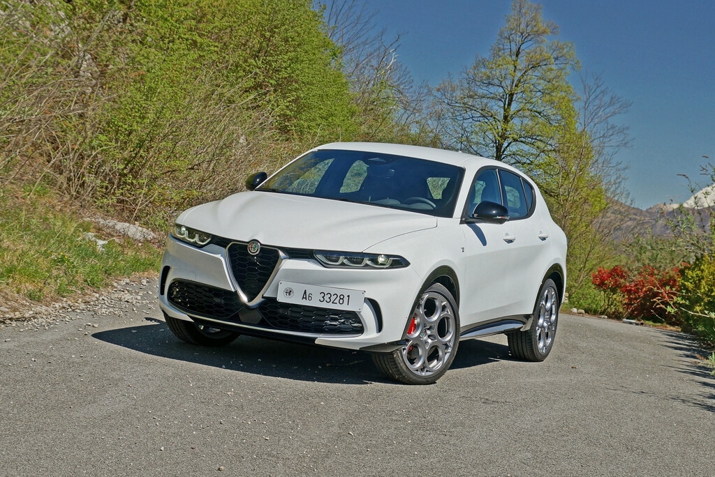 Alfa Romeo Tonale quietscht & knackt: Anfahren / Fahren / Lenken
